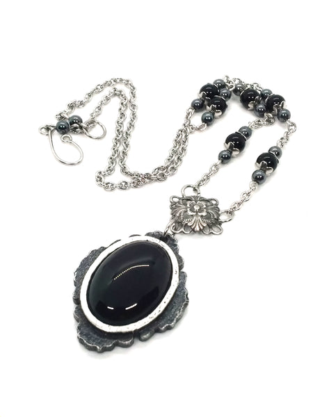 Goth Necklace - Vampiric Amulet with Setting Options